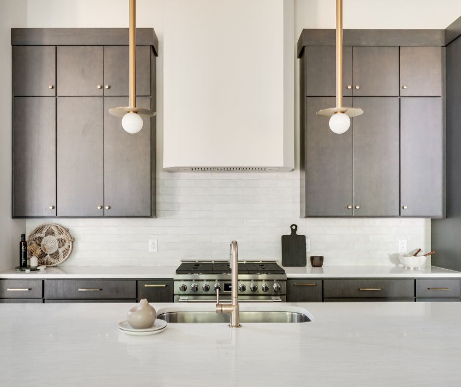 Where culinary dreams come alive in a kitchen that's as stylish as it is functional 🌿🍽️ #KitchenGoals #ModernElegance #HomeDesign#NashvilleInteriors #TheSoulfulHome #NashvilleInteriorDesigner #CulinarySpace #GatherRound #DesignLovers #ChicInteriors #EatInStyle #ElegantInteriors
