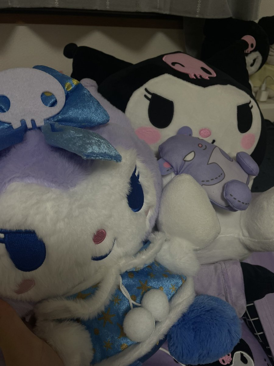 deathHeartt's tweet photo. Sooo in love 💙💜🩵 https://t.co/FccIQesW0s