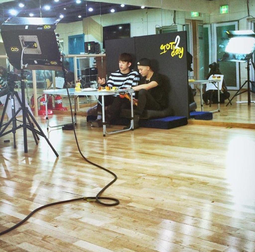 _sunshine501's tweet photo. ตำนานตลอดไป 55555555555555555555 https://t.co/Dk6Ph8CPaR