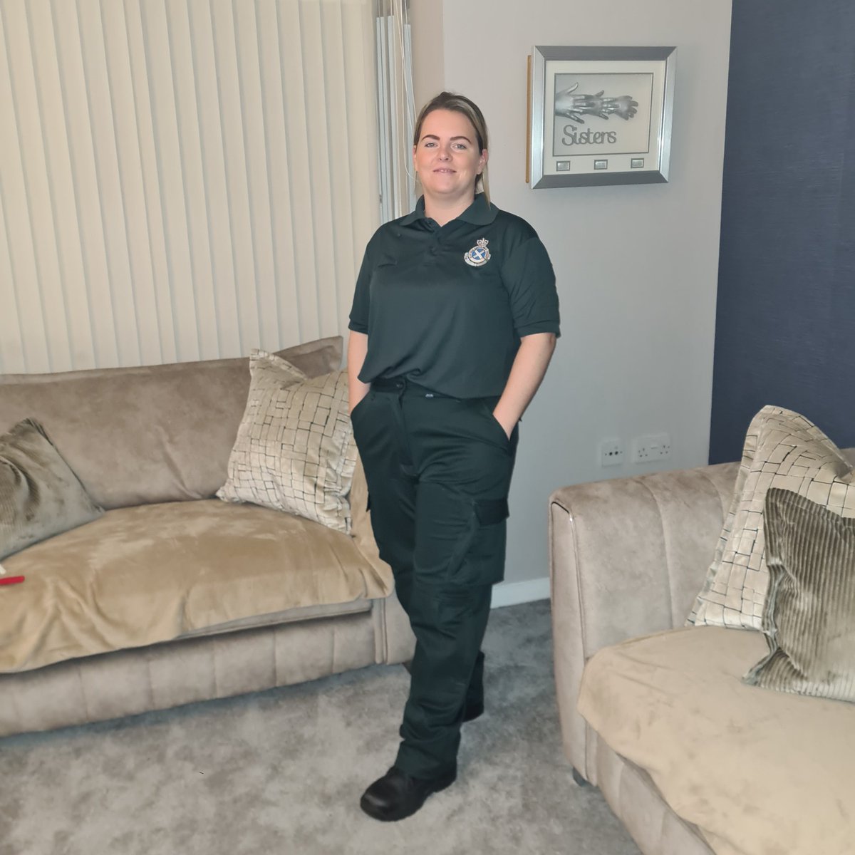 Jo4nn4b4n4n4's tweet image. In my greens 😁💚 doing some PTS shifts until January, then I begin my NQP post! 🚑