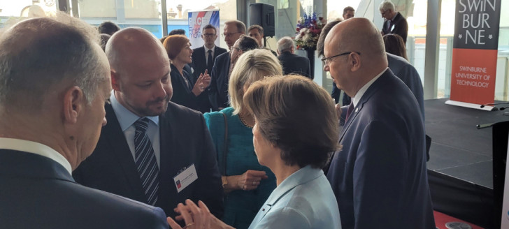 #NouvelleCalédonie : La France renforce ses liens de #coopération avec l’#Australie

➡️Les 2 pays se sont engagés sur 3 axes : la défense et la sécurité, la lutte contre le changement climatique et l’éducation et la culture

➡️bit.ly/3NcYYzd