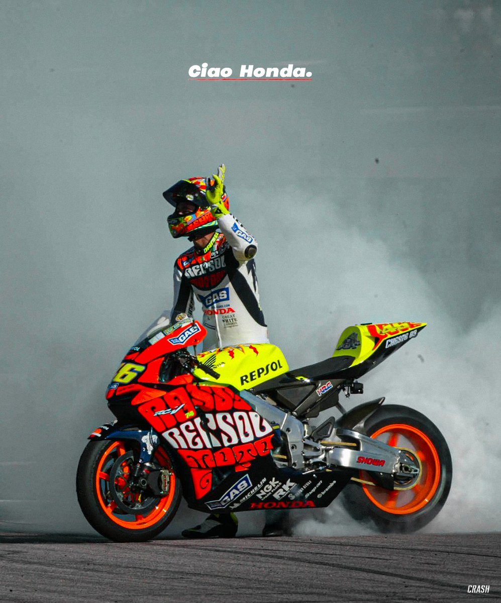 crash_motogp's tweet photo. Valencia 2003.
20 years.
Valentino Rossi.
Ciao Honda. 

#MotoGP https://t.co/9HBPMW4sTo