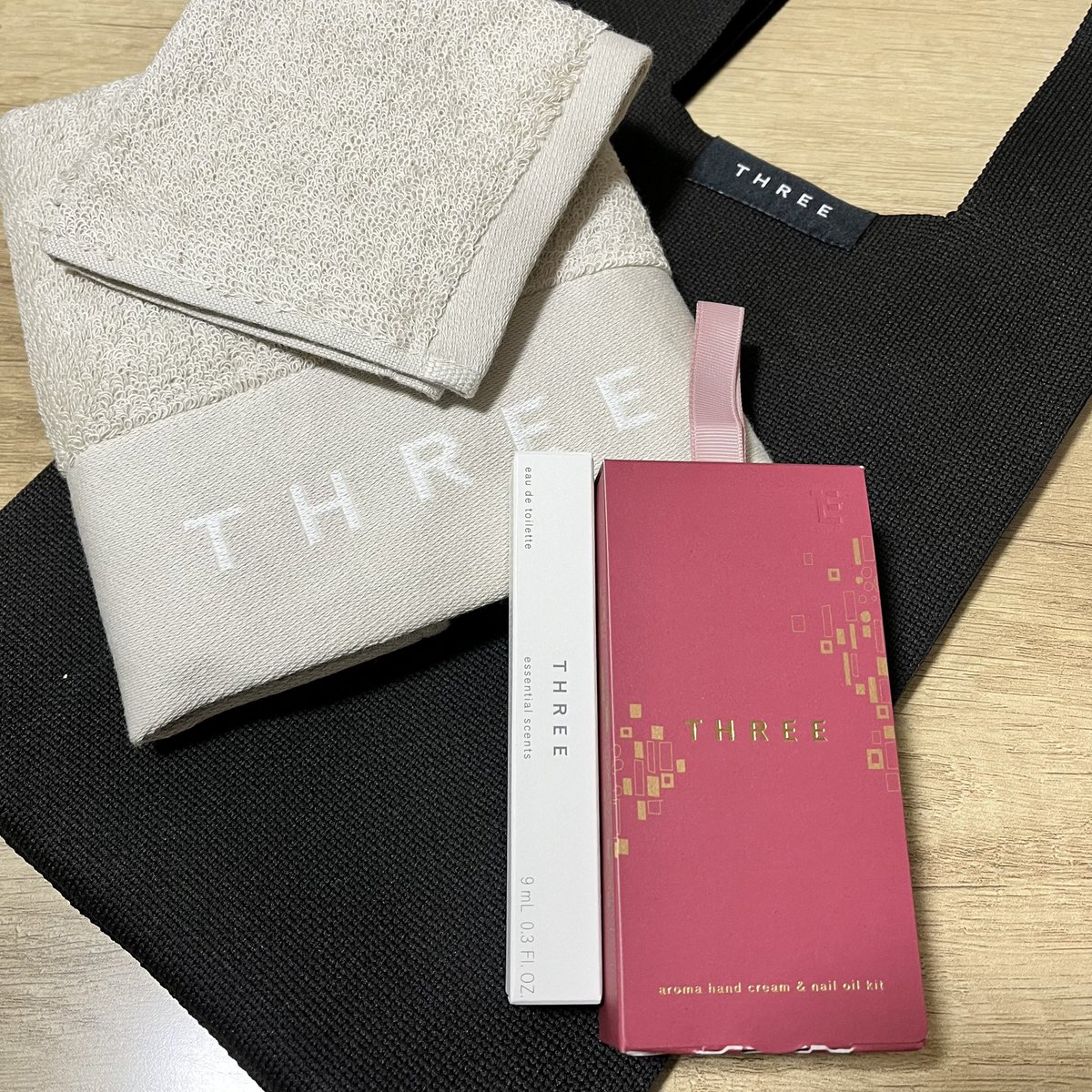 e_m_t_424's tweet photo. THREE購入品😽😽
いい香りで、癒される❤️

#three #threecosmetics #スリー #香水 #フレグランス #ハンドクリーム #いい香り https://t.co/GYd9ONWKMG