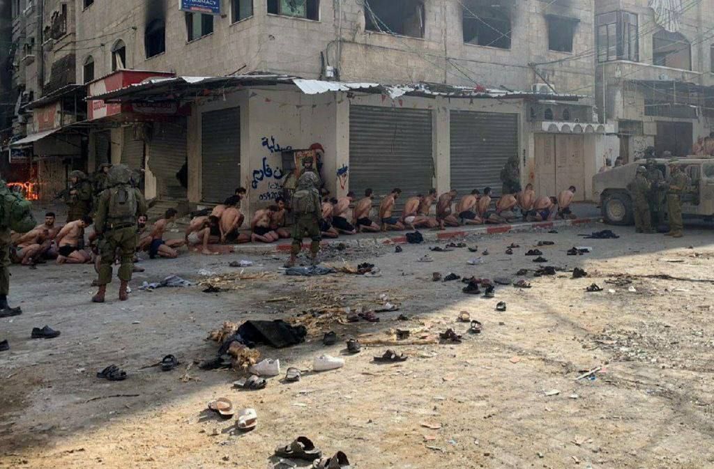 Israeli media publishes a picture of displaced civilians who were arrested from shelter schools in northern Gaza after being abused and stripped of their clothes!