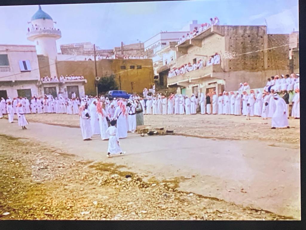 jomanalkarat's tweet photo. صورة لعرضة شعبية في سوق رغدان التاريخي قبل ….. https://t.co/vug5RhAfN7