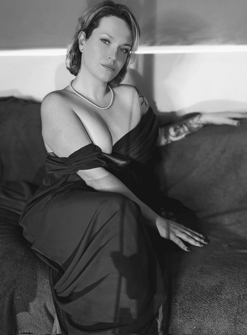 I am your goddess ✨ https://t.co/vmVO502TdN