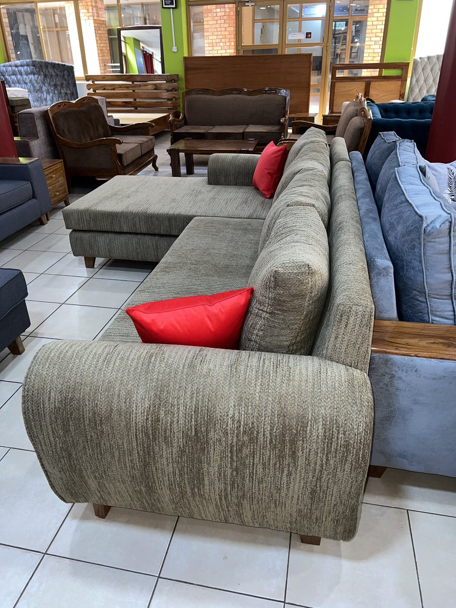 Furn_Workshop's tweet photo. This magnificent Lsofa is available for sale… Made with fiber, springs and high density foam. 📞☎️0701192245

#furniture #design #furnituredesign #homedecor #home #furniture #diy #fyp #bed #decor https://t.co/PPV1bDepZR