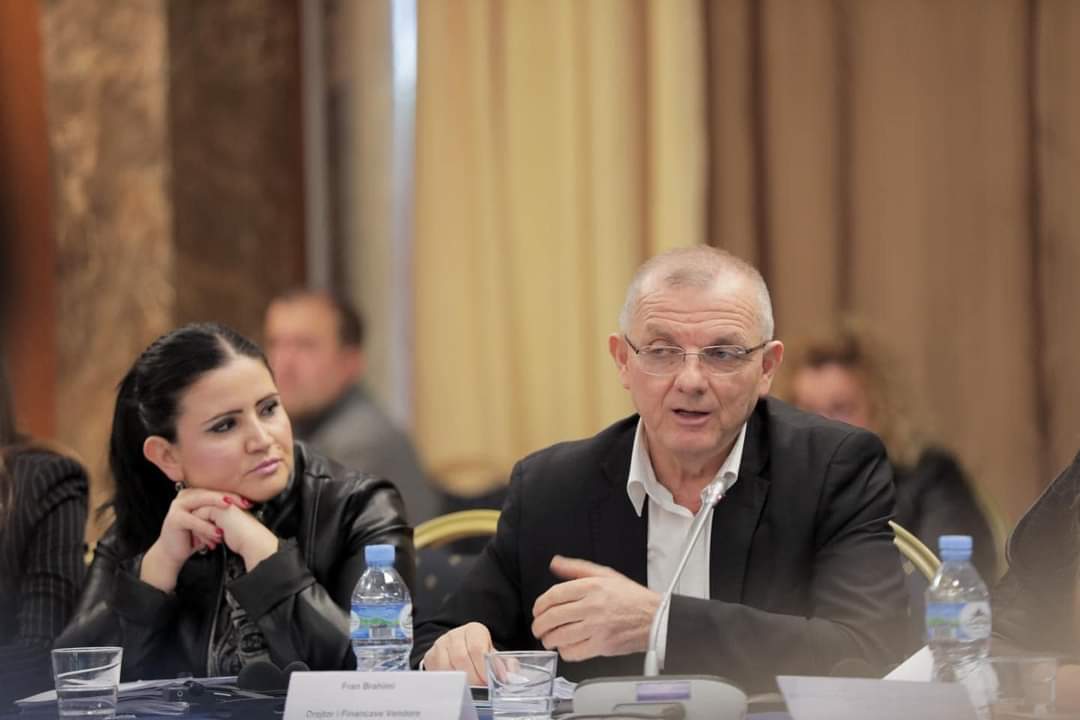 AarcAlbania's tweet photo. (I/III)U zhvillua mbledhja e Këshillit Konsultativ Qeverisje Qendrore-Vetëqeverisje Vendore nën drejtimin e bashkëkryetarëve Z.Arbjan Mazniku, Ministër i Shtetit për Pushtetin Vendor dhe Z.Aldrin Dalipi Kryetar i Këshillit të Qarkut Tiranë. https://t.co/ug1G42xp3n