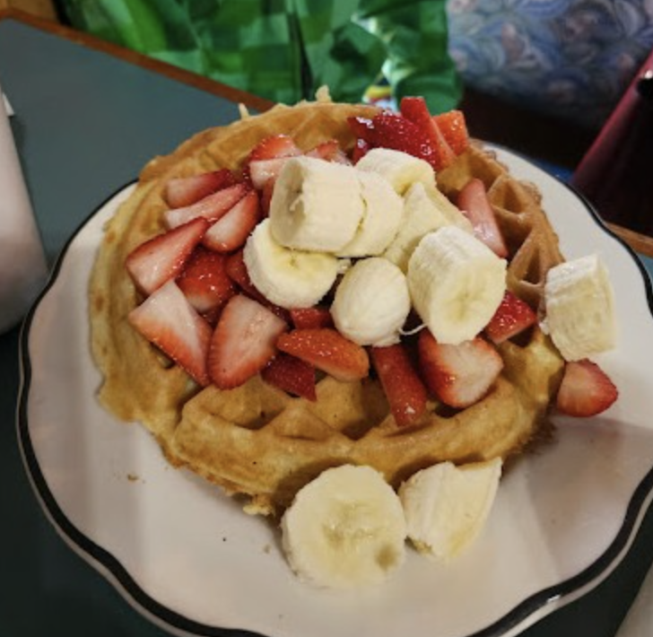 OakPancake's tweet photo. Current mood: Eating waffles and pretending tomorrow isn’t another work day 🧇#Waffles #BelgianWaffles #FreshFruit https://t.co/D0pAbgmp57