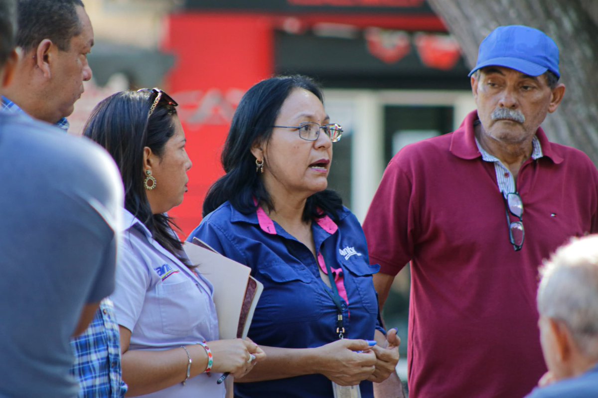 salaprensaCantv's tweet photo. #7Dic En Nueva Esparta, Cantv instaló antena Wi-Fi en la plaza Juventud de La Asunción, para brindar acceso a Internet, libre y gratuito, a la población que visita este espacio público de esta localidad del municipio Arismendi.

Las labores realizadas por el personal técnico contemplaron el tendido y empalme de cable, así como la programación y activación de equipos módem. 

Los usuarios con dispositivos móviles, tabletas y laptops podrán conectarse y realizar transacciones electrónicas, pagos en línea, consulta de páginas web y acceder a la información las 24 horas del día.