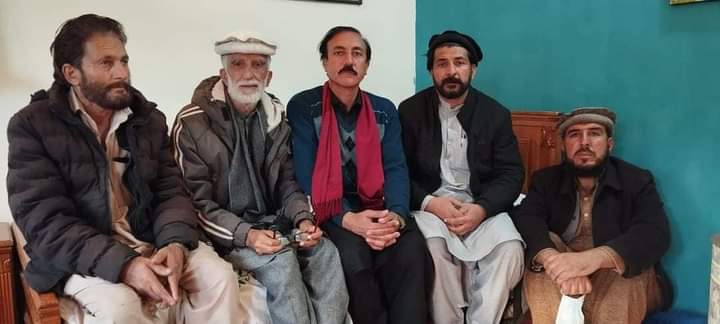 s_jafarshah's tweet photo. پی۔کے 3 سوات: کالام سے ایک اور خوشخبری 🚩
کامیاب جرگہ؛ عبدالمالک خاندان سمیت پیپلز پارٹی سے مستعفی ہو کر عوامی نیشنل پارٹی میں شامل.
آپ سب کو باچا خان بابا کے قافلے میں خوش آمدید کہتے ہیں.
#ANP #PK_3 Jafar Shah https://t.co/JGunaNQrEd