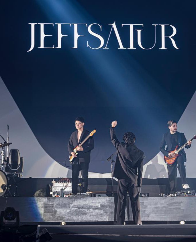 2023 was full of beautiful moments! KP World Tour, Live On Saturn, severals festivals and mini concerts, CMBF. You filled us with your soothing voice and your smile! Thank you for your hard work! My dream is to see you on stage in real life. 🙏❤️🪐
#JeffSatur
#JeffOnStage2023