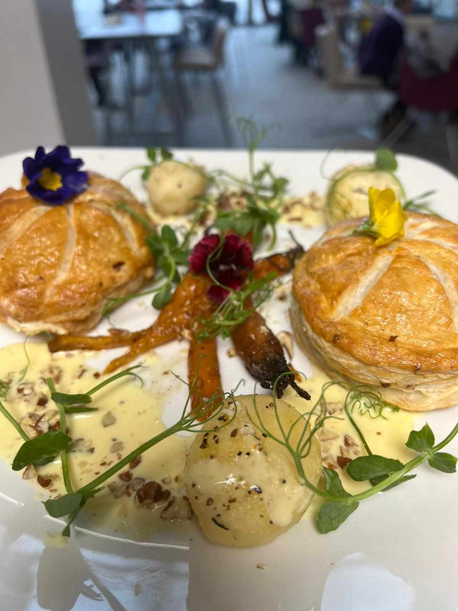 weareincredABLE's tweet photo. Vegetarian Option for Christmas Lunch @ Cafe incredABLE @ South Lake 🎅
Mushroom, broccoli & pecan nut pithivier served with white wine sauce, baby roast potato and honey roasted carrots.
Doesn’t it look delicious! 👀
Why not TAG your friends who are vegetarian!
#socent https://t.co/eg0ni9jFNk