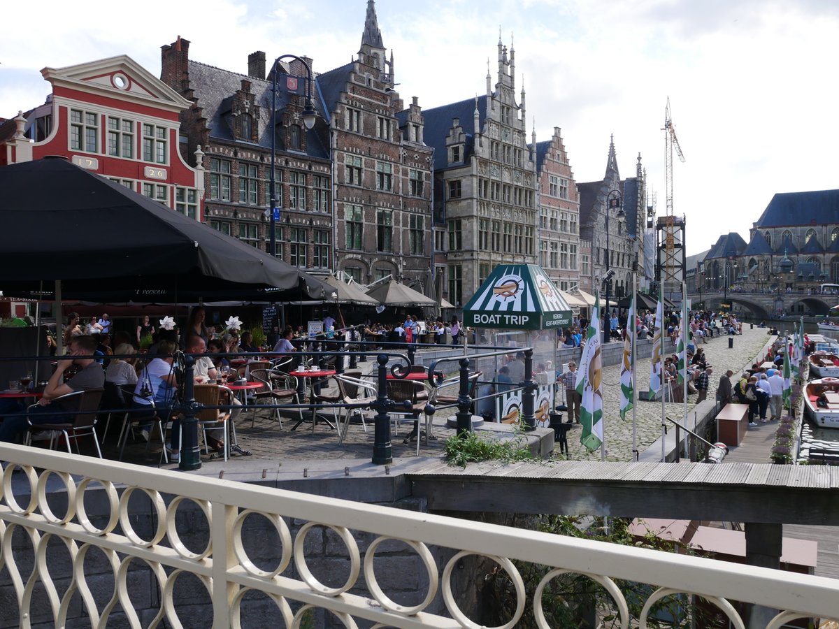 🇧🇪 🍫 🏰 Everybody goes to #Bruges, but it is a big mistake to miss #Ghent, which I think is even more charming, beautiful 

#VisitGhent #GhentCity #GhentLife #Belguim
#BelgiumTravel #HistoricGhent #ExploreGhent
#GhentCanals #chocolate #beer