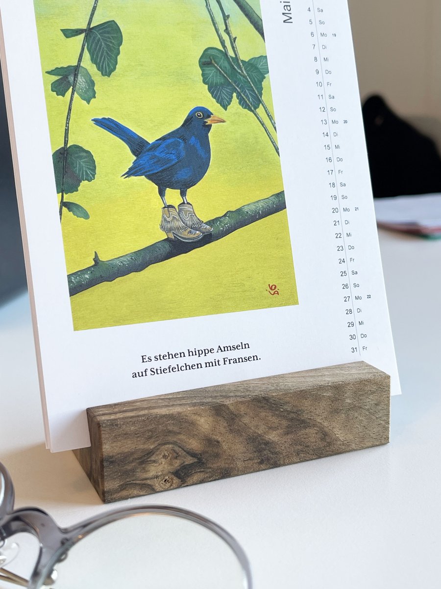 LorenaValentini's tweet photo. Der verschmitzte Reim-Kalender 2024 ist da! Für Menschen mit schuhfetischistischem Hintergrund🩴👠🥾, tierliebhabende Ehefrauen, grosse Kinder. Und ganz besonders für dich. Ein grosses Dankeschön an @SusanBrandy2 für die Idee, Text &amp; Produktion und Philippe Krämer Repro Druck https://t.co/7R7gJex6jZ