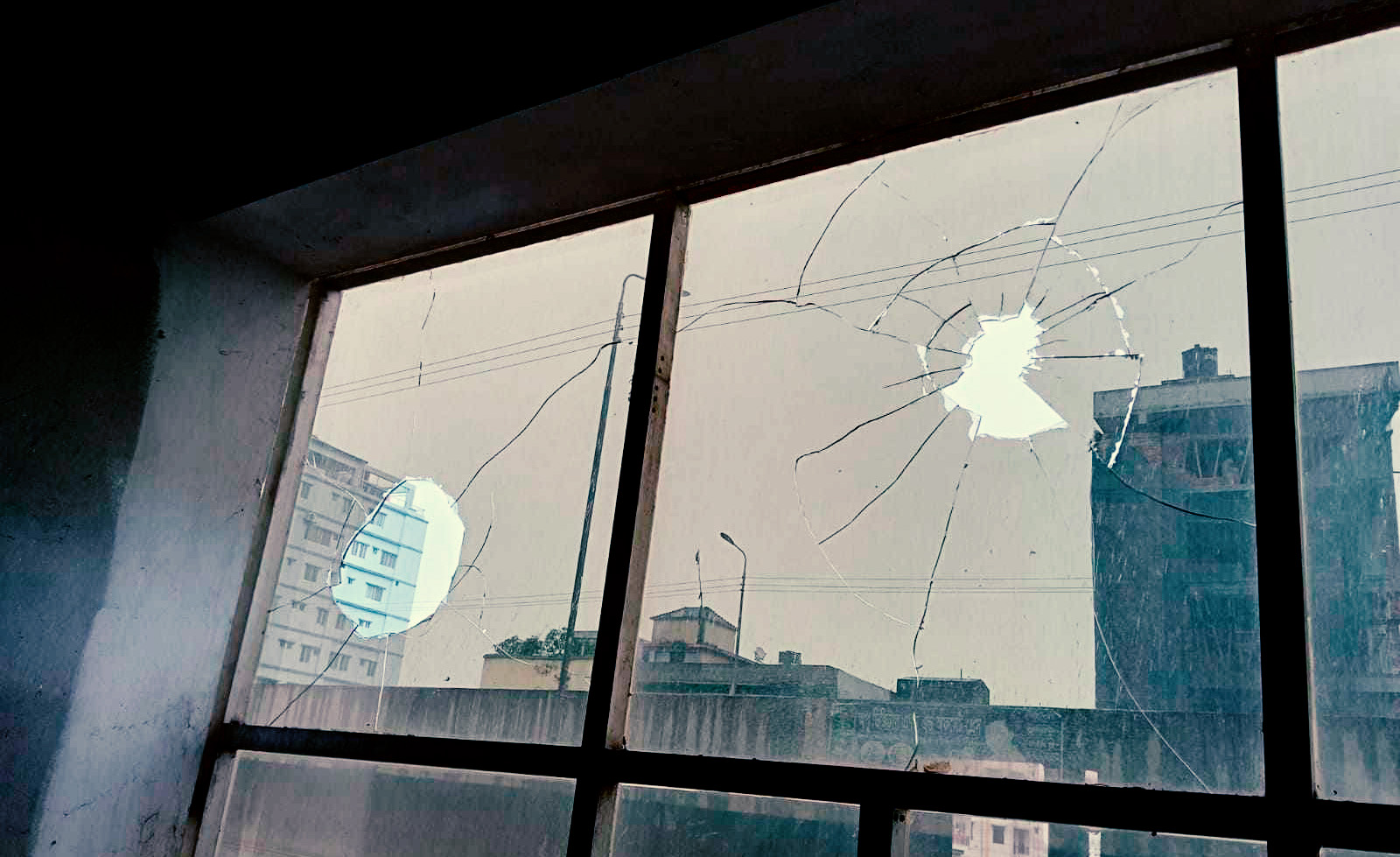 কালিয়াকৈরে উপজেলা চেয়ারম্যানের বাসভবনে ককটেল বিস্ফোরণ