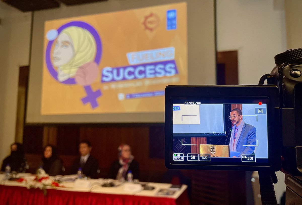 UNDPaf's tweet photo. Women entrepreneurs are key for rebuilding #Afghanistan. 

With support from @EUinAfghanistan and @JapaninAFG, @UNDP's #EGEMA project organized an expo to showcase the products of women entrepreneurs and connect them with partners and markets. https://t.co/2AMCpE2VrY