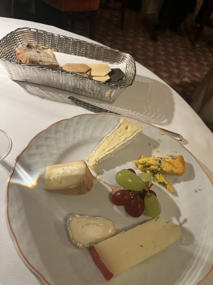 EmmaMurfin's tweet photo. Had a lovely night away @Hambleton_Hall this weekend. The hotel was stunning and beautiful decorated for Christmas. The wintry conditions made it even more magical. Had a delicious meal too, meaning another ⭐️ ticked off the @michelinguide list. 
 #hambletonhall  #relaischateaux https://t.co/lp1Z9oP5Gs