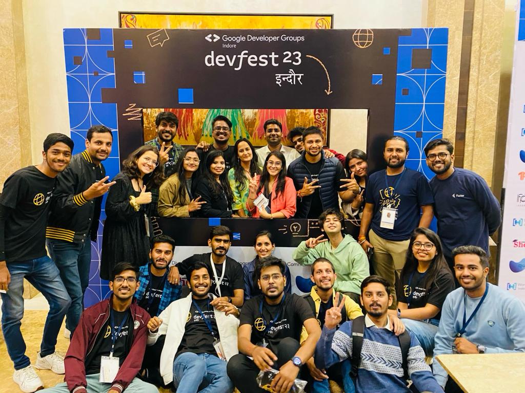 GDG_Indore's tweet photo. Smiles grow with successful days! 🌟 Here's a glimpse of the fantastic #devfestindore2023 team 🤩. 
A symphony of hard work, creativity, and camaraderie sculpted an event👾 to remember. Together, We wove the future of tech. 
🚀 Team GDG: where unified spirits inspire innovation. https://t.co/jr2vBdqRKZ