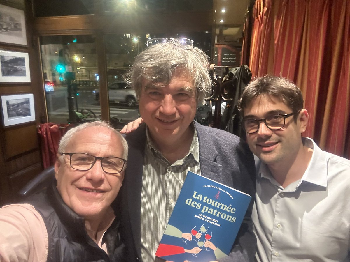 Lancement du livre de <a href="/bcarlhian/">bruno58</a> sur les <a href="/BistrotsCafes/">Bistrots et Cafés de France</a> au bistrot le Sully #Paris La tournée des patrons est à déguster sans modération dans les bonnes librairies 👍🙏 #VeryGoodTripes avec la #brigadedestripes <a href="/ggomez_chef/">Guillaume Gomez</a>