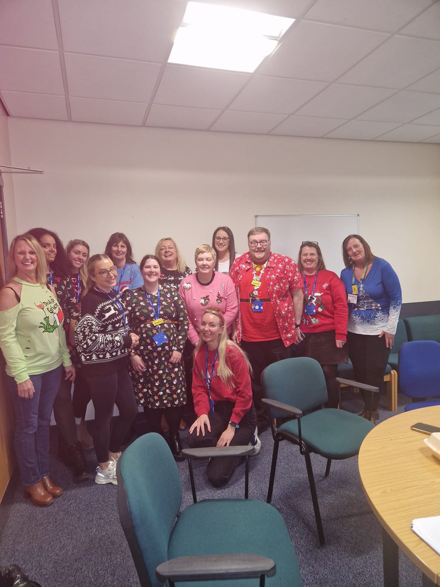 mollycaleyrncx's tweet photo. Christmas jumper day🎅🏻 @CICTeam1 https://t.co/eLSQbtmzqy