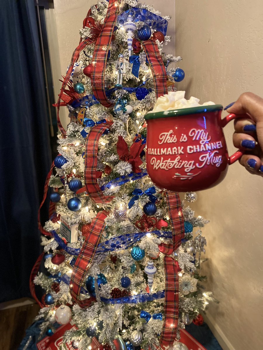 MsChanningC's tweet image. Let’s see those holiday decorations! This morning on #upwithkrem we’re talking about the Manito Holiday Lights but we also want to see your decorations! Send a photo to 509-448-2000 and we’ll feature it this morning. Here is ONE of my trees lol