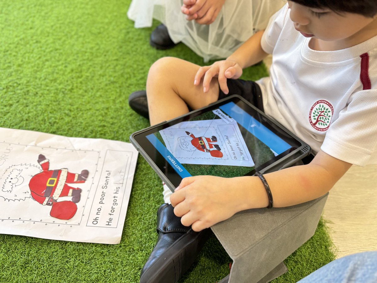 vickyyhengg's tweet image. 🎅 Exciting times in the classroom! 🎤 Children have been practising their voice recording skills using the @ChatterPixIt app. 🗣️ The challenge: &quot;Oh no, Poor Santa! He forgot his ____.&quot; 🎁 They then shared their creative responses on @Seesaw. #HIS_learning