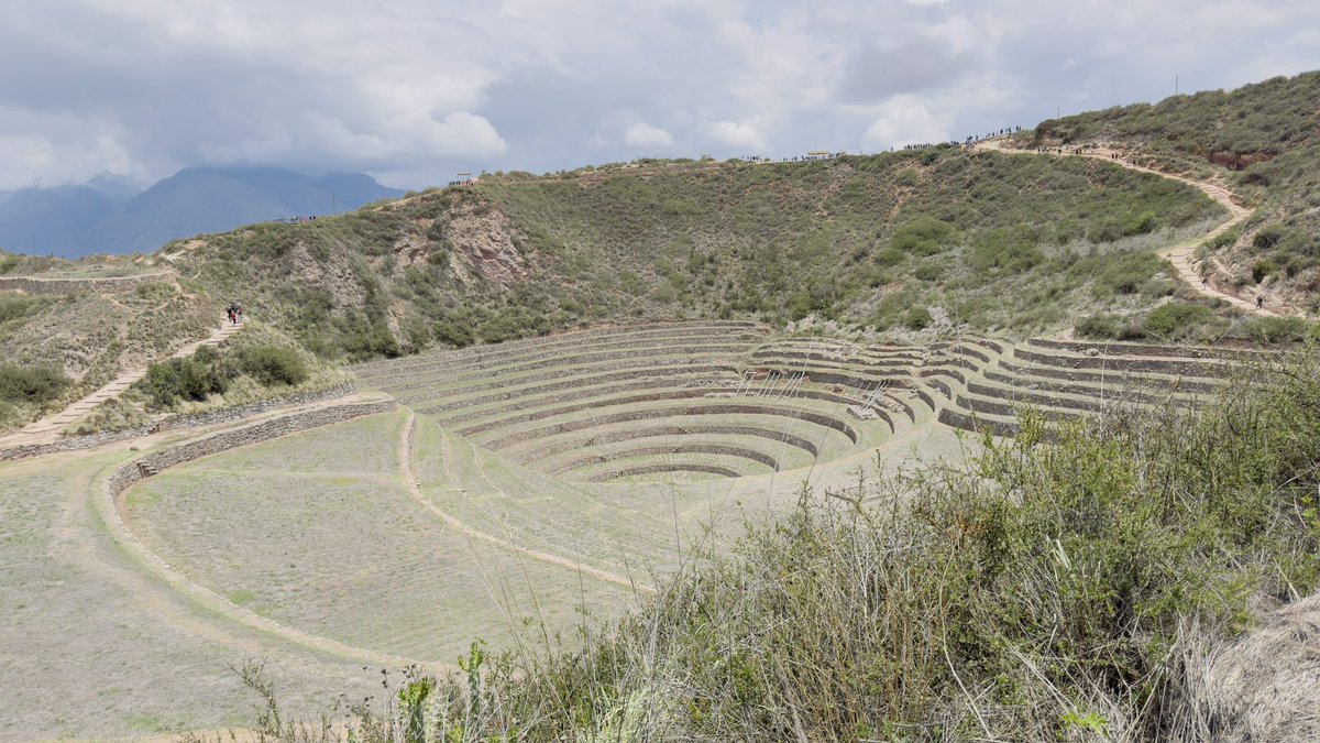 At Moray, at the Inca’s crop experimental site. At the bottom the weather is warmer than on higher ground. The narrower stairs are not wider than 3 meters. I wonder how this site will look like on a drone thermal imagery? Also, many weather stations.  #Landsat is too coarse 🥲