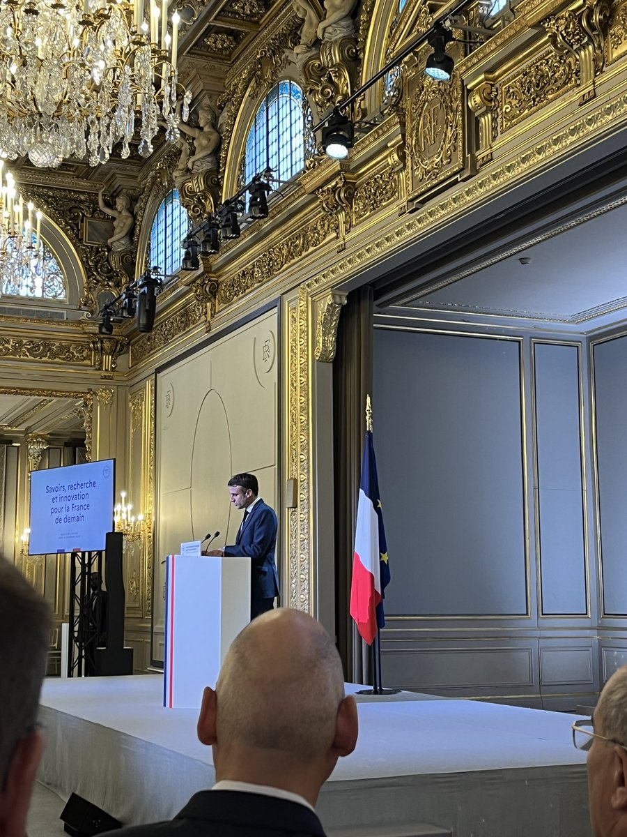 Pouvais pas prendre la photo quand on s’est serrés la main mais « Nobu, de l’ipgp, sismomusicien » suffisait qu’il dise « oula » 😂