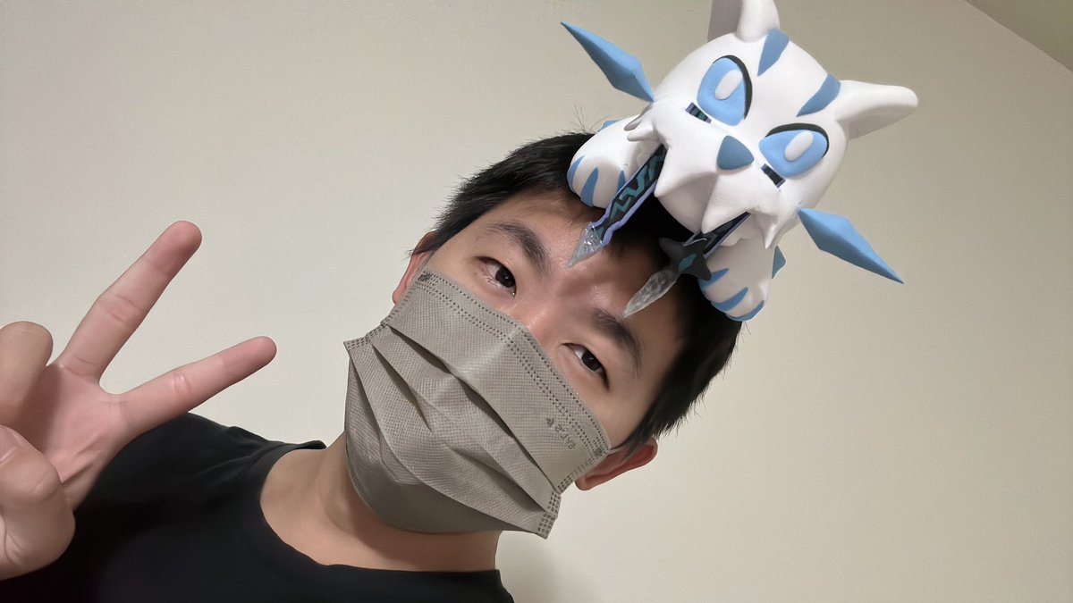 bvbbCQj3qVjj13k's tweet photo. 古劍豹完成！ 🎉

可以放頭上！
也可以放肩膀！
橫著放也可以！

聽說最近有個卡牌比賽
他想要帶著古劍豹周邊
於是幫朋友趕工了一隻大貓貓
好久沒做那麼大的黏土 😍

既然都帶這個貓貓出場了 不拿個前三名說不過去吧 https://t.co/by9kjc5VNY
