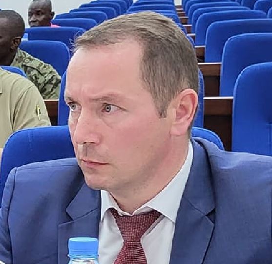 🧵/link in the last post. A guy from a prominent FSB family, allegedly an SVR colonel. Together with @alleyesonwagner we found a new Russian envoy to Central African Republic, tasked is to cooperate with the local police. Meet Denis Pavlov, former Russian 'diplomat' in Brussels.