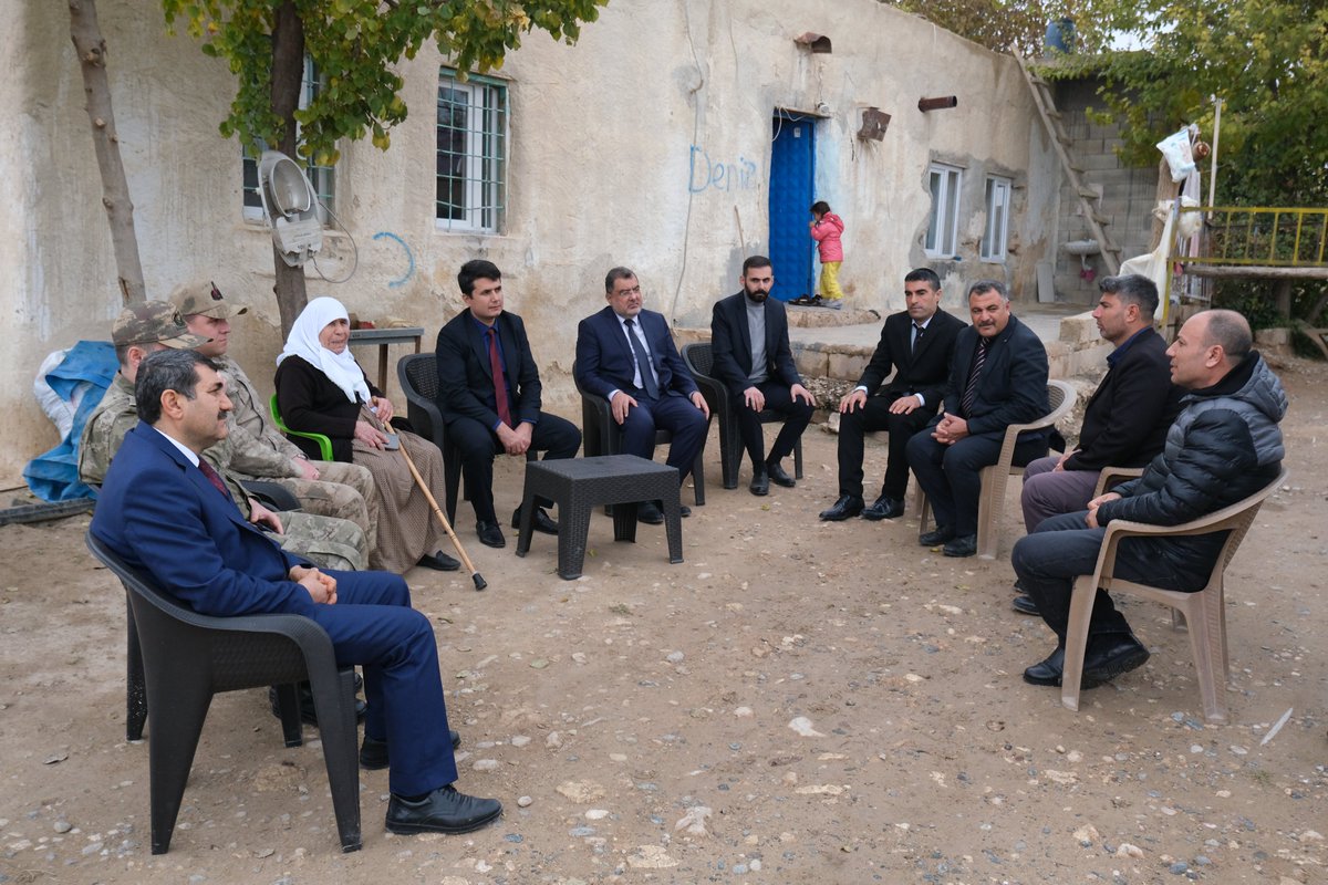 🇹🇷Kaymakamımız Sayın Ramazan CANKALOĞLU, 07.12.1994 yılında şehit olan Şehit Ömer TEKİN’in Orta Eşme Mahallesinde bulunan kabrini ve ailesini ziyaret ederek şehidimizin ruhuna dualar okudu.