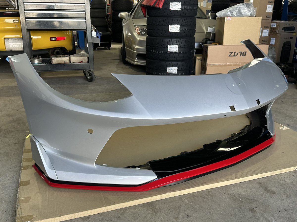 デモカーRZ34に使用するNISMO製のフロントバンパーが入荷致しました