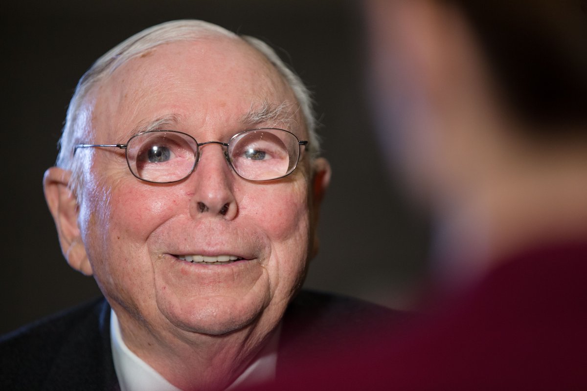 SahilBloom's tweet image. One week ago, the world lost a legend.

Charlie Munger was a treasure trove of wisdom—and most of it had nothing to do with investing.

10 of his most powerful insights for a life well lived:

(Note: Long post, bookmark for future)

1. The Most Valuable Riches Take Time

"The…