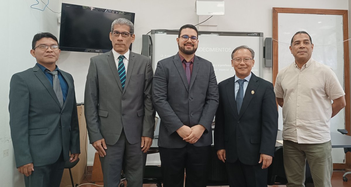 EduardoChung01's tweet photo. Felicidades al nuevo licenciado en Física, el joven José Batista quien sustento el trabajo "Determinación de parámetros físicos de asteroides por el método Gauss y curvas de luz". ¡Primer trabajo en Astronomía luego de más de 10 años! https://t.co/IxkLcdlnQ4