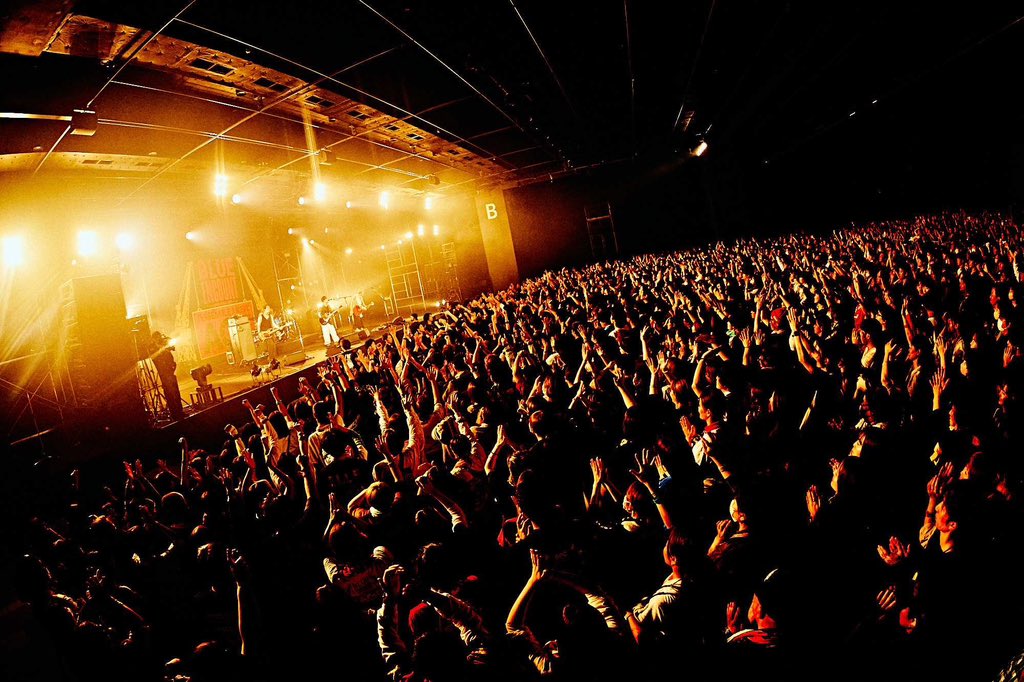 BLUEN_official's tweet photo. 【熊本ライブ終了！】

『BLUE ENCOUNT 2MAN TOUR2023
ASSEMBLE A NEW AGE』
@ 熊本城ホール・展示ホール

w / ELLEGARDEN

ツアーファイナル
本当に最高の景色をありがとうございました🔥🔥

また熊本帰ってきます！！！

📸@hamanokazushi https://t.co/lZ7LanpWRX