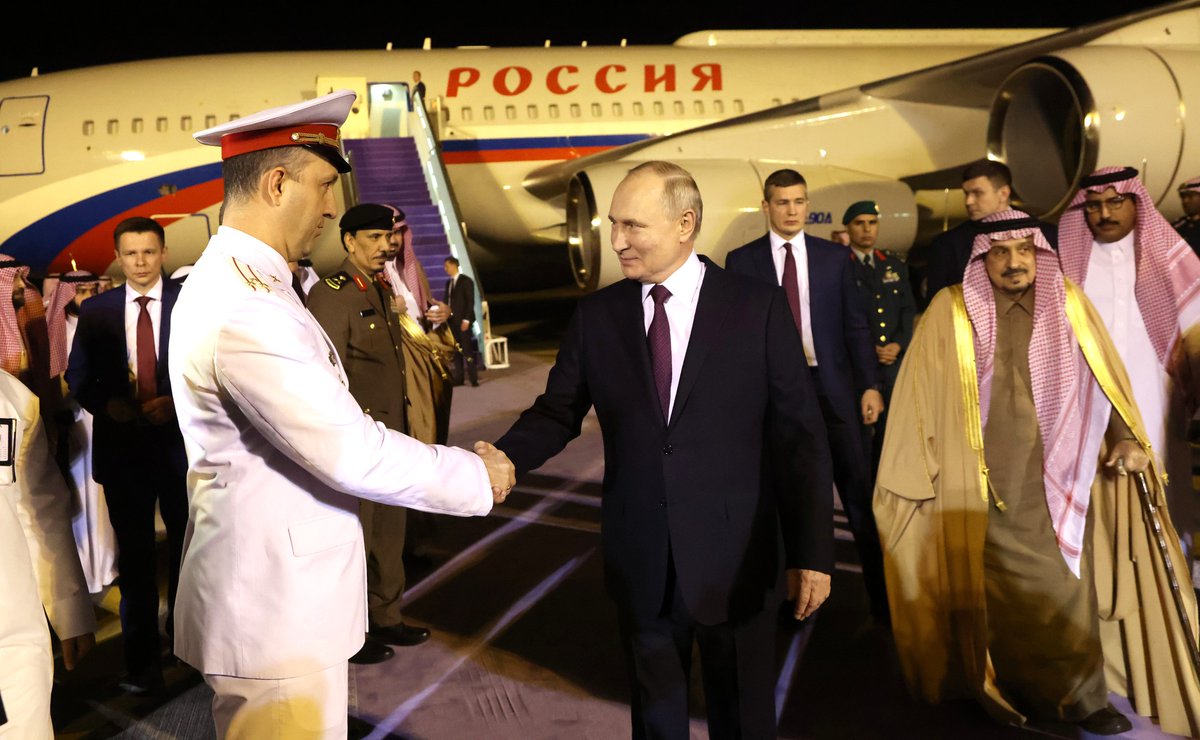 mae_rusia's tweet image. 🗓 El 6 de diciembre, el Presidente Vladímir Putin efectuó una gira por Oriente Próximo, al visitar los Emiratos Árabes Unidos y Arabia Saudita, donde abordó con sus homólogos el desarrollo de la cooperación bilateral y la situación en Oriente Medio.

🔗 t.me/MAERusia/3322
