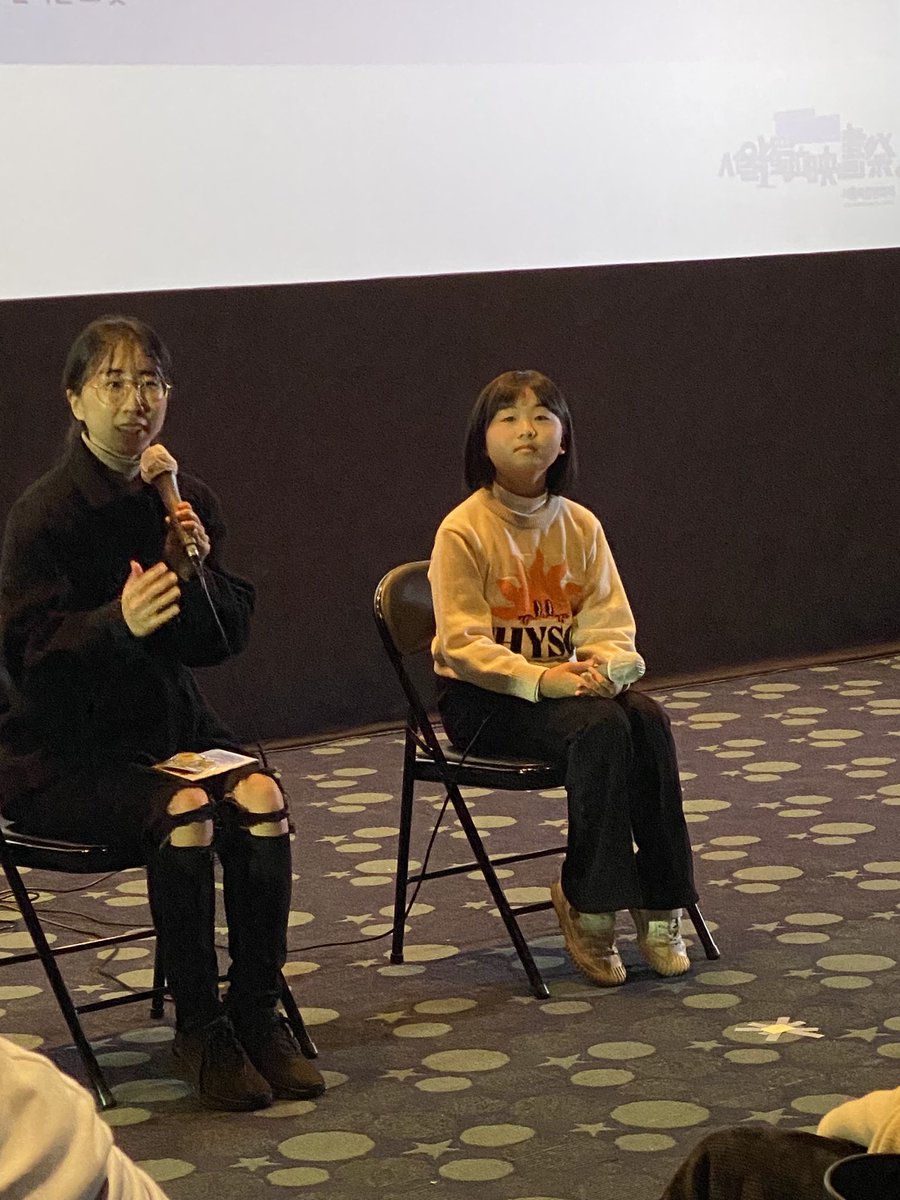 <막걸리가 알려줄거야> 밤에 피곤할 것 같아서 볼까말까 하다가 보러갔는데 정말 너무 귀엽고 사랑스러운 영화였음… 관객과의 대화 있는 줄 몰랐는...