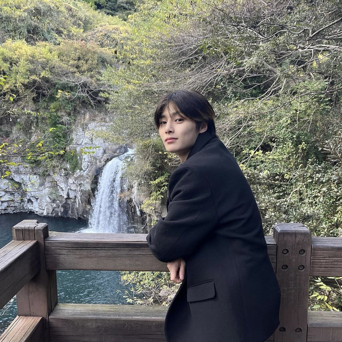skzenhypn's tweet photo. today was so fun! i went on a lake date with jeongin 🥰💗 https://t.co/4UxOM6HTCl