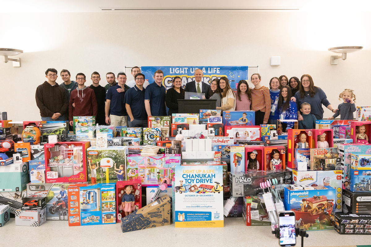 I’m so proud of what our students @binghamtonu do when they work together! Chabad and Sigma Delta Tau have raised over $25,000 to distribute toys to children suffering from cancer throughout New York. 💚 #BingPride