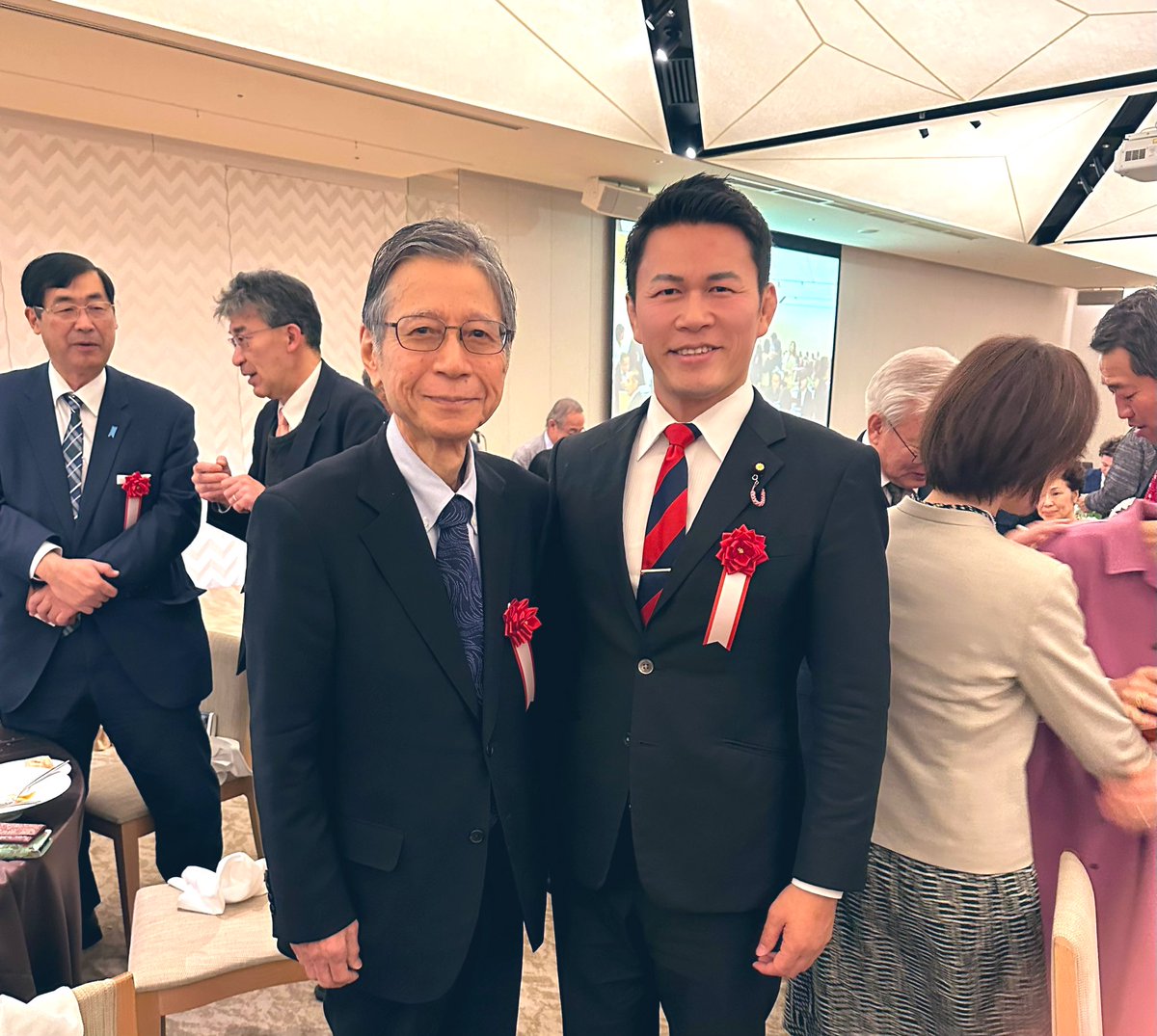 genki_sudo's tweet image. いつもお世話になっている井上正康先生の「コロナワクチン解毒17の方法」出版記念パーティーに参加させて頂きました。日本人は8割がワクチン接種をしていますが、副反応や後遺症で苦しまれている方の助けになって欲しいです。馬渕睦夫先生にもお会いできて貴重時間を過ごせました。
