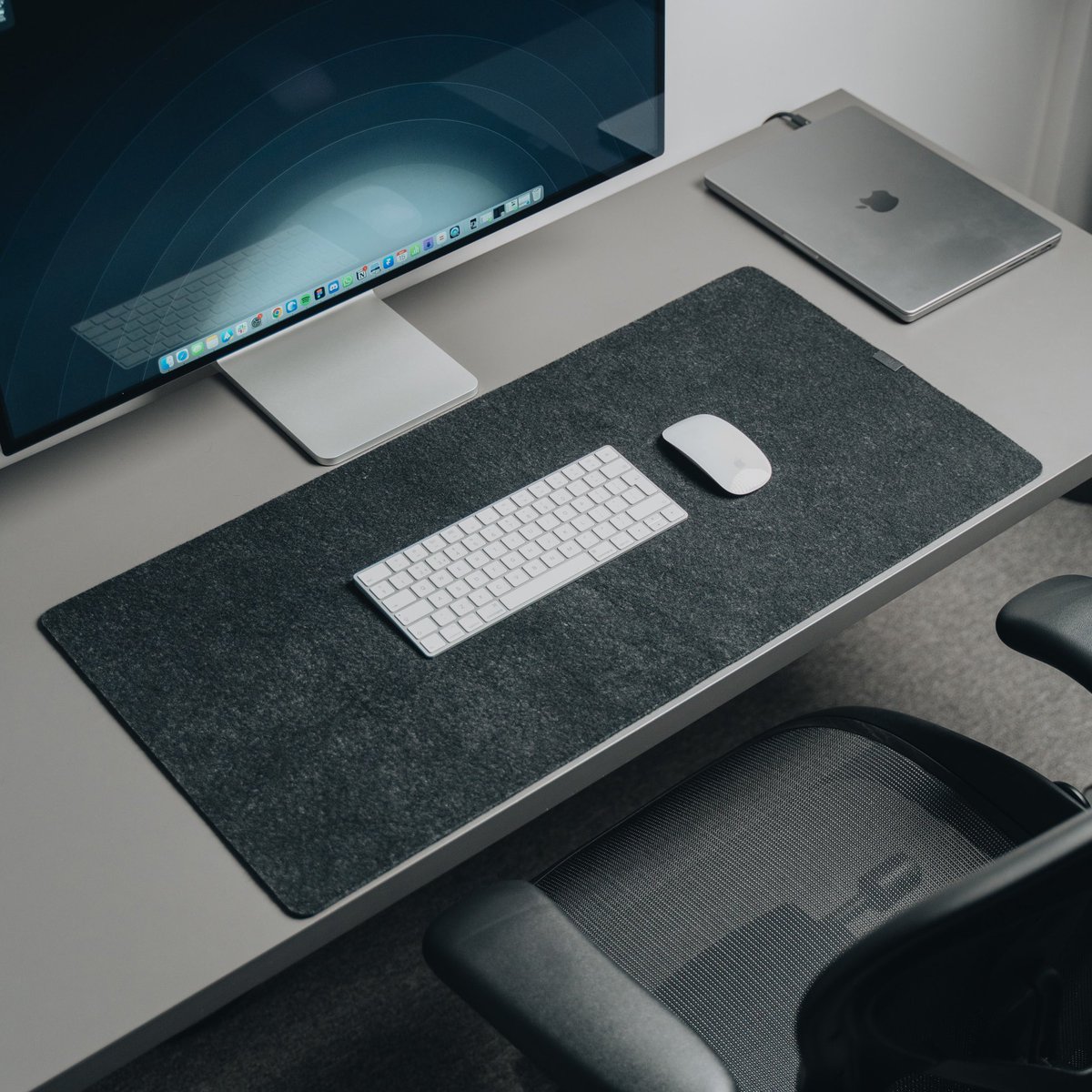 ulxstore's tweet photo. New Felt Desk Mats.

You may have missed the release with all the Black Friday hype, but we now have our Merino Wool Felt Desk Mats live on the store.

15% off until Christmas. 🤫 https://t.co/NOFZP5FVIL