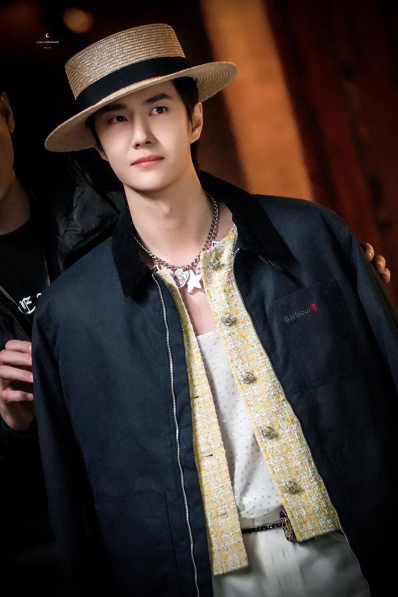 aylaca's tweet photo. พิป๋อไม่หยุดหล่อแล้วไปให้สุด อินนงอินเนอร์คือมันเท่ไปหมด ชอบเค้ามากทำไงดี🥹

#WangYibo_GQMOTY23 https://t.co/VOgF1IEiUs