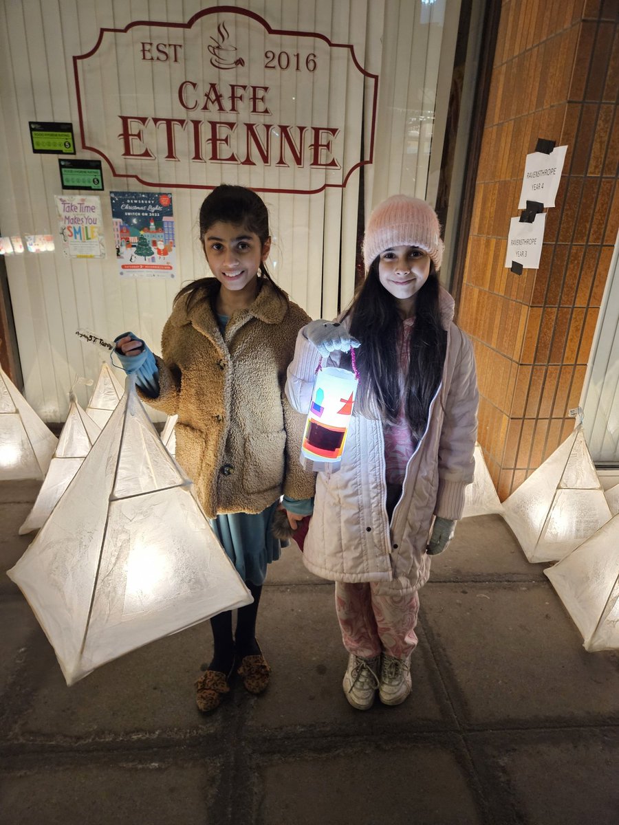 Prior to the lantern parade last weekend, the Year 4 children's lanterns were displayed in wakefield Cathedral. Well done Year 4 & 5, they all look fabulous. Thank you to Tony @EdgelandsArts for your brilliant workshop