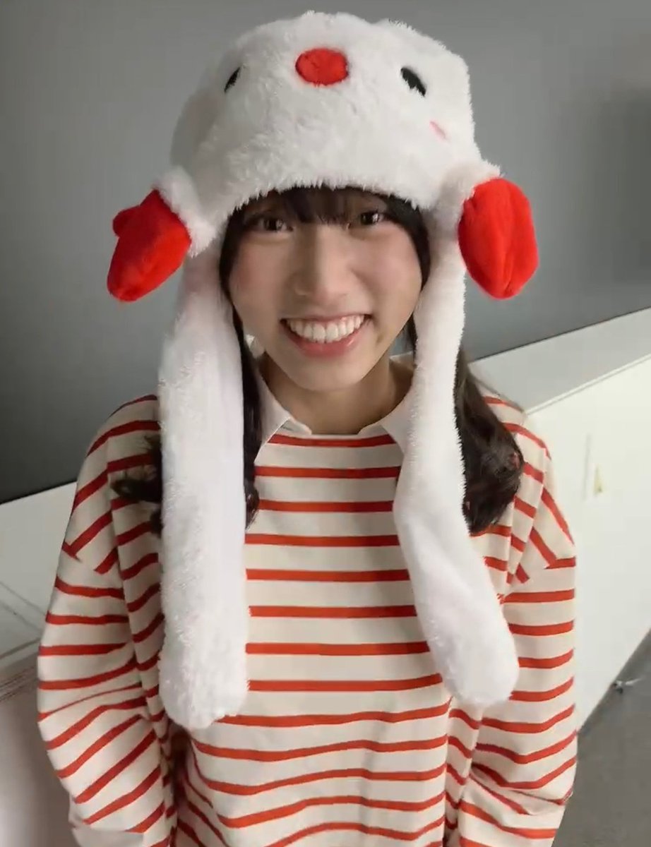 hinatazaka46's tweet photo. 【ブログ更新☀️ 山口陽世】 ( ¨̮ )>≡岸ちゃん https://t.co/ieYx5Tk6L4 #日向坂46 #山口陽世 https://t.co/ygPp4xRHT2