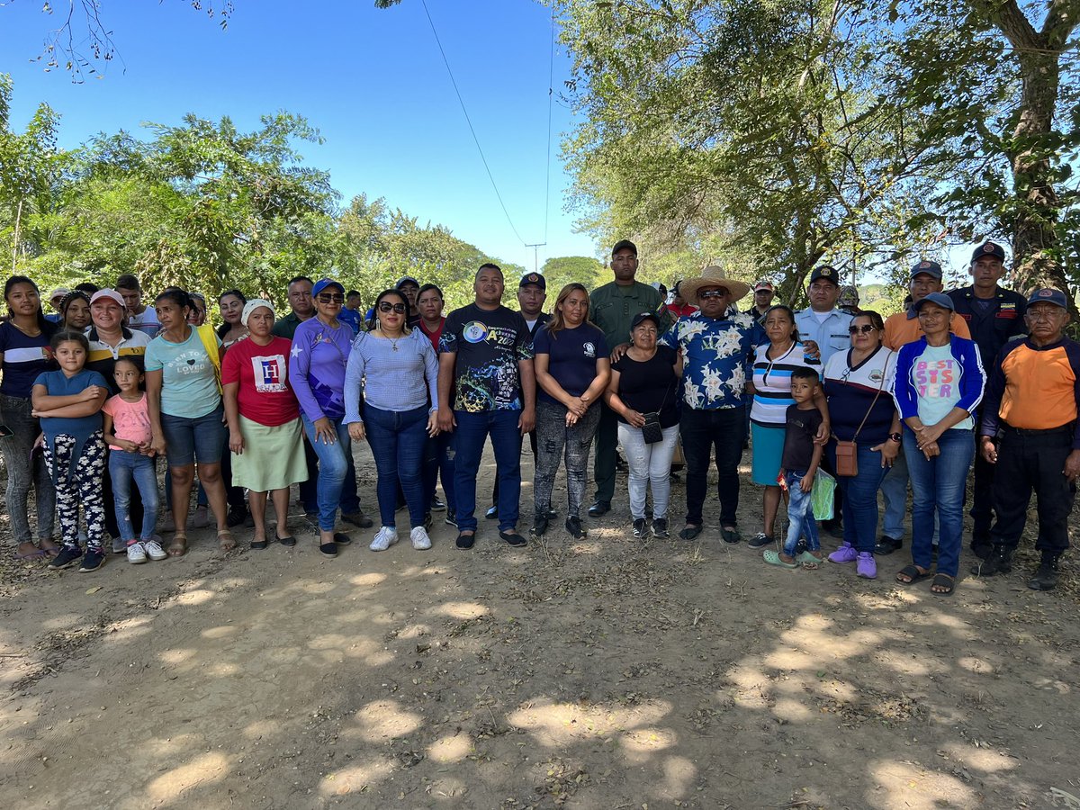 Gracias a Dios, y al gobierno bolivariano que dirige nuestro Pdte <a href="/NicolasMaduro/">Nicolás Maduro</a> y el gobernador <a href="/eduardopiate2/">eduardo piñate</a> se  rehabilitó el terraplén de la comunidad mago II, fueron más de 7km 
  
Vamos por más 💪💪💪