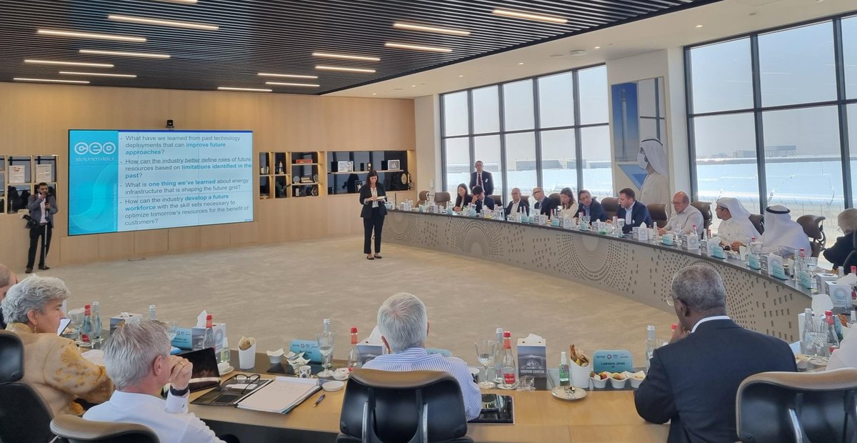 .@kristianruby shared Eurelectric's view at a CEO roundtable organised by @EPRINews, @gccia & @Edison_Electric. 🇪🇺's challenge include:

- Access to raw materials
- Prepare a skilled workforce to accelerate the energy transition
- Integrate higher RES generation into the grid.…