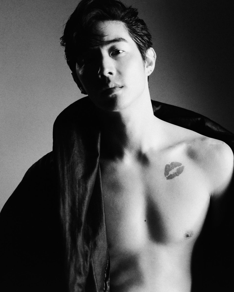 perjerr423's tweet photo. นาทีนี้ใครจะเอามาร์คลงคะ ไม่มี้!!! ตัวพ่อตัวบิดาYSL ของแทร่ เปิดอกเปิดใจฉ่ำ ลุคชุดไหนก็ปัง ที่สุดของห่วงโซ่อาหาร สูงสุดของยอดจักรวาล ขอกราบ Shadowplay งามๆค่ะ 😭😭😭😭
#MarkTuan #YSL
#Shadowplaymagazine
@YSL @DNAmngmnt https://t.co/aMPlGyyuT1