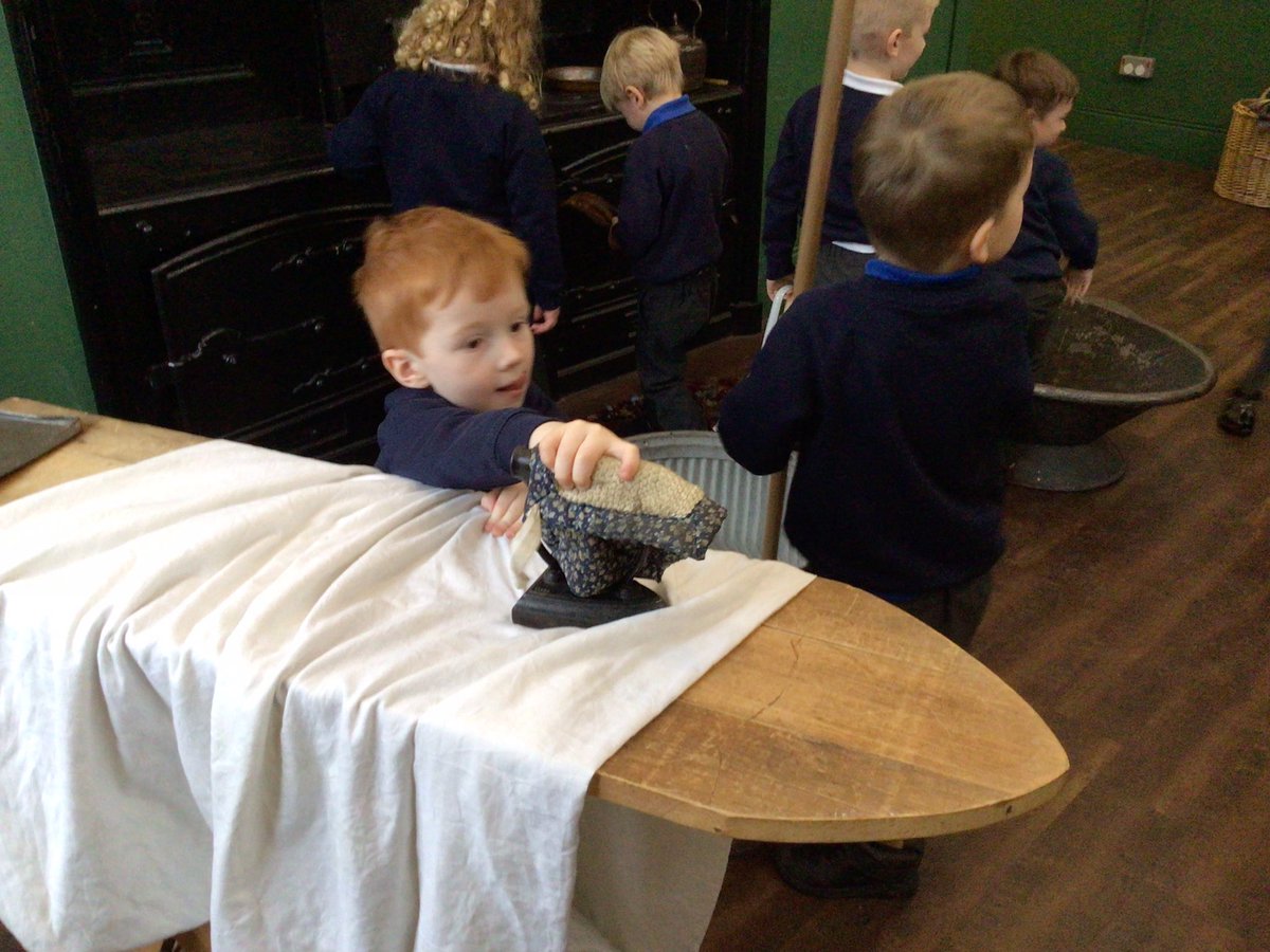 OWPS_fs's tweet photo. We had a great day @PboroMuseum learning all about what homes were like in the past. @OWPSHistory #EYFSUnderstandingtheWorld We liked the trip on the coach and our lunch too ๐ https://t.co/ax21rfEgFD