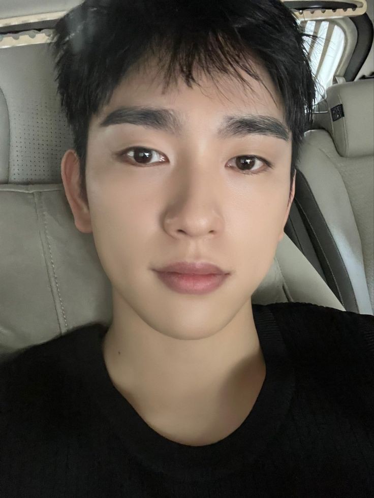 JINYOUNGLOOK's tweet photo. https://t.co/D4rCQc7qWf